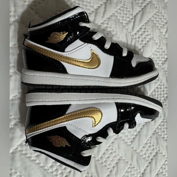 Nike Jordan 1 Kids Black Gold High Top Running Shoes Sneakers US Size 9C - Picture 5 of 9